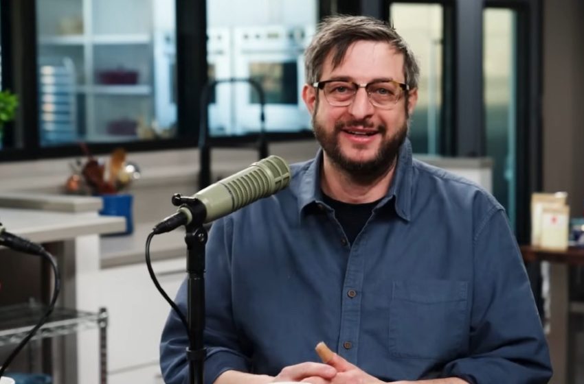  Eugene Mirman posts condition update after car crash