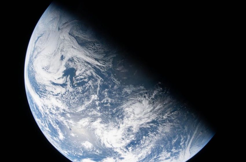  Artemis II toilet acts up again as astronauts speed toward the moon to break Apollo 13’s record :: WRAL.com