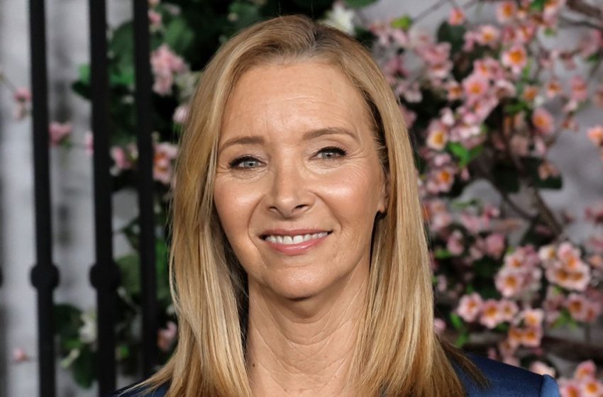  Lisa Kudrow Says Sitcoms Are Afraid to Make Audiences ‘Uncomfortable’