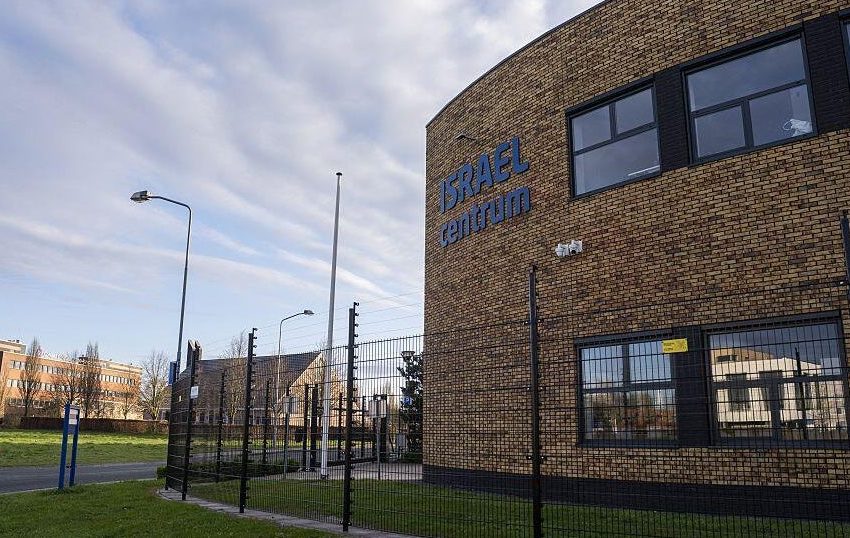  Dutch police probe explosion outside a pro-Israel Christian center