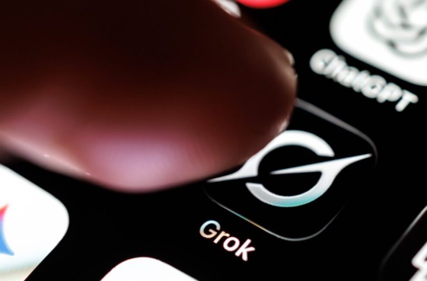  Elon Musk insists banks working on SpaceX IPO must buy Grok subscriptions