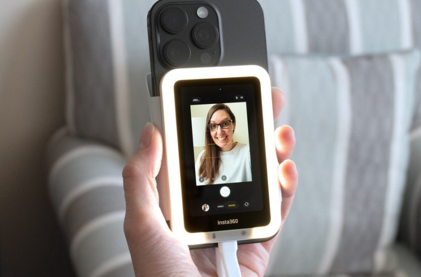  Insta360’s Snap is a tiny magnetic phone screen for taking rear-camera selfies