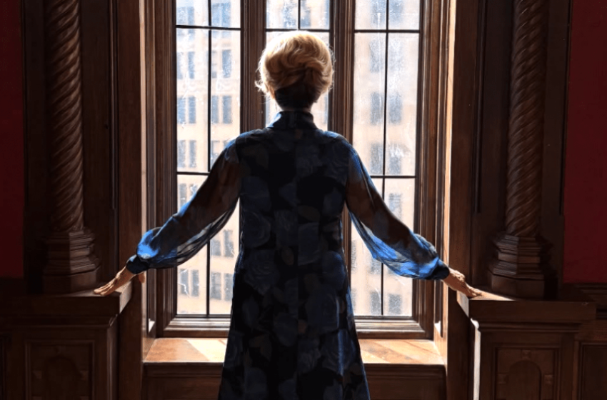  Jessica Lange Returns to ‘American Horror Story’ in New Set Photos