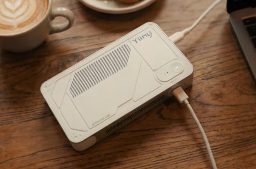  This Tiny Supercomputer Fits ‘Doctorate-Level’ AI Into Your Pocket