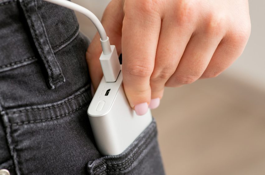  8 Sleek Minimalist Gadgets That Can Fit In Your Pocket