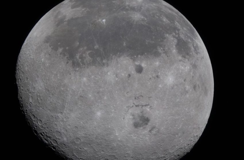  Artemis II astronauts break a record, name a crater