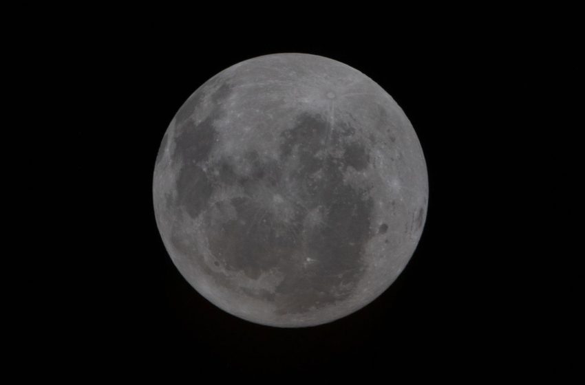  When the moon hits your eye from your Orion ship up high, that’s a ‘mare’ for Artemis 2