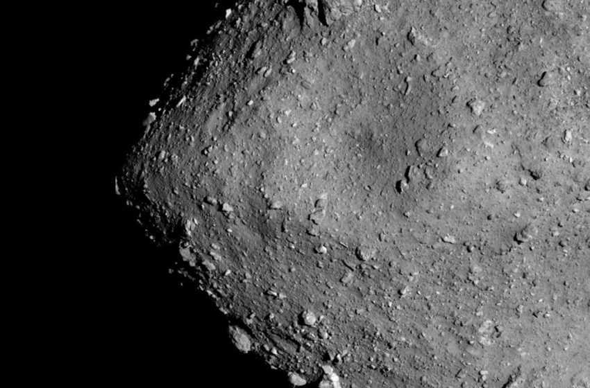  Asteroid Hosts All Ingredients for DNA and RNA