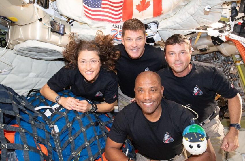  Artemis II astronauts work out on the flywheel : NPR