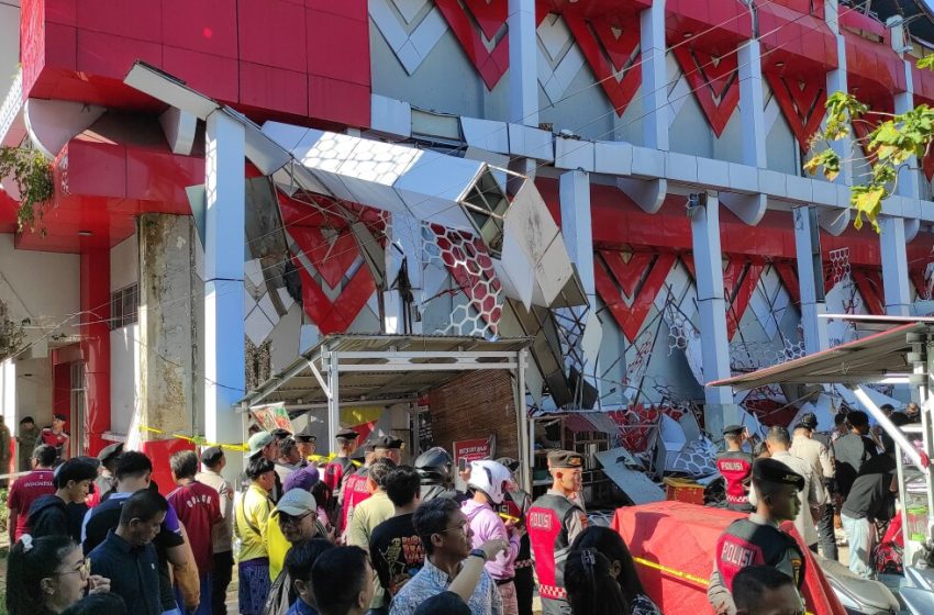  Earthquake off Indonesia kills 1 and sets off small tsunami