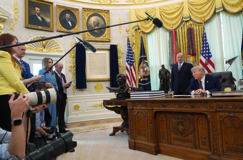  Trump to attend Supreme Court hearing on birthright citizenship