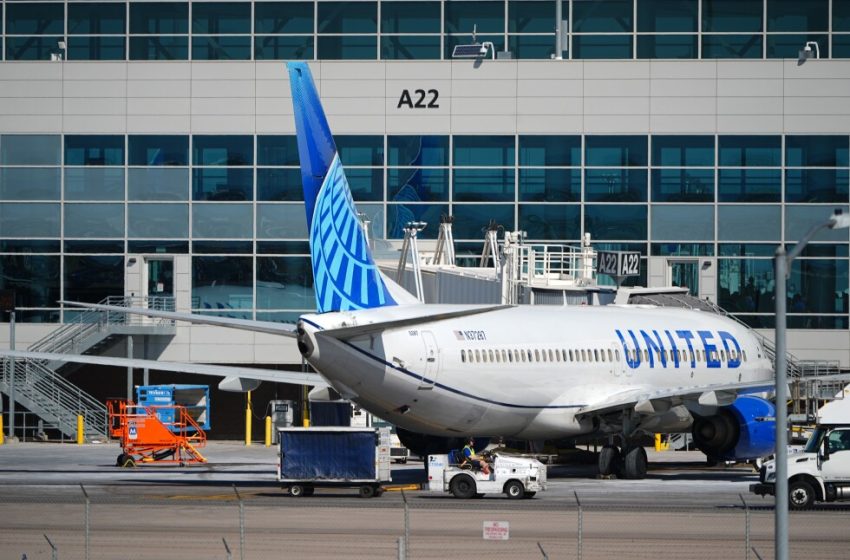  United raises baggage fees as jet fuel costs climb and introduces tiered premium fares