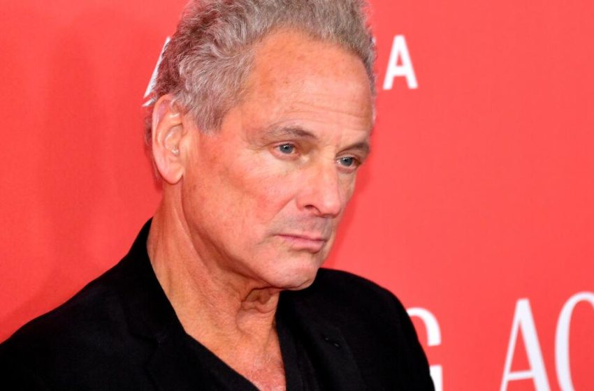  Lindsey Buckingham of Fleetwood Mac attacked by woman in Santa Monica