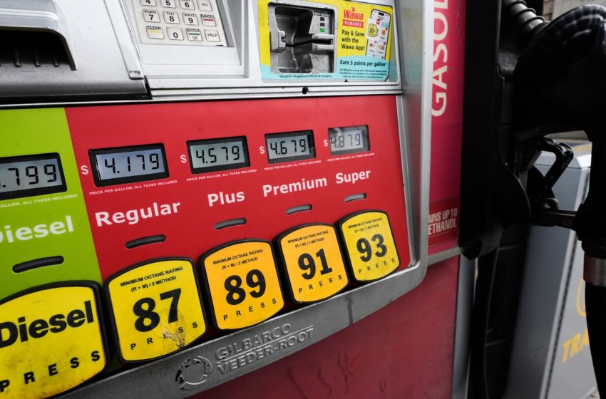  Trump Administration Forecasts Long-Term High Gas Prices From Strait of Hormuz Closure