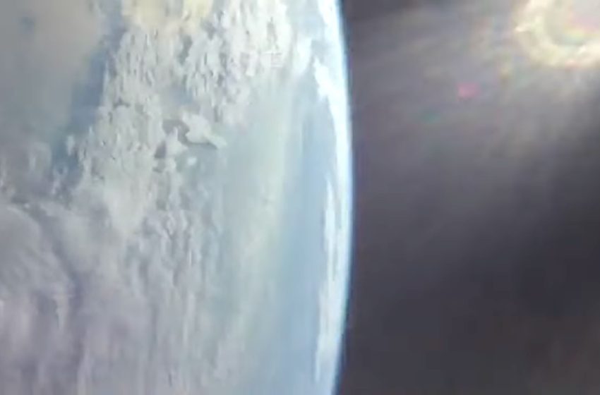  Artemis 2 astronauts head for the moon after make-or-break engine burn (video)